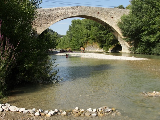 Pont roman in Entrechaux - Foto: Dina Vercruyssen