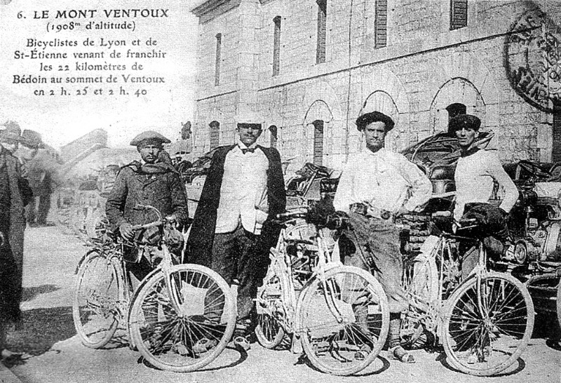 Amateurwielrenners die in 1907 via Bédoin de Ventoux beklommen