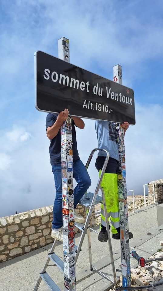 Nieuw hoogtebord  - juni 2025. Foto: Gemeente Bedoin.