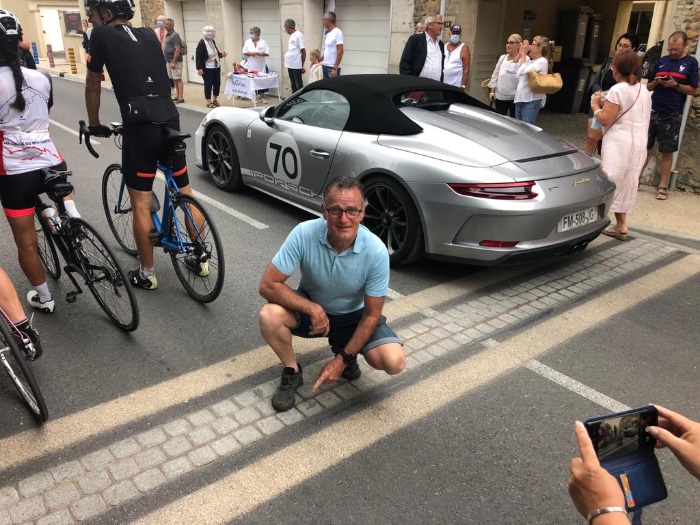 Voormalig wereldkampioen veldrijden Henk Baars op de zojuist 'geopende' startstreep, 7 augustus 2021. Foto: Ruud de Bont.