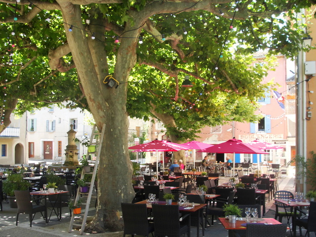 Terras van 'le café de Villedieu' 