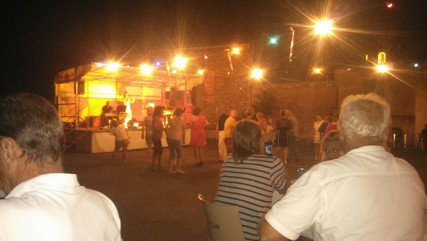 Deze zomer werd er in Sainte Colombe op het parkeerterrein tegenover hotel restaurant le Guintrand en hotel La Garance het jaarlijkse dorpsfeestje gehouden.