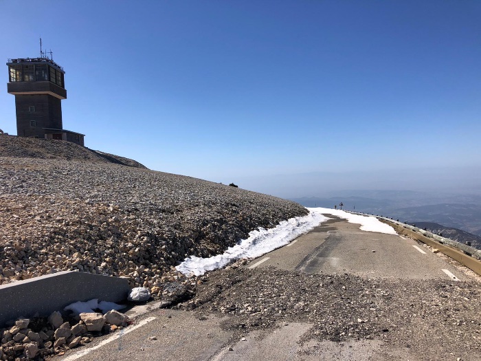 De top van de Ventoux op 3 april 2021 - foto: 'Diable' Ruud de Bont