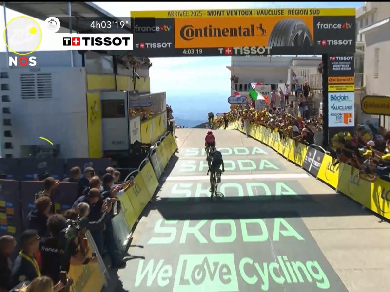 Finish TdF etappe 16 Montpellier - Mont Ventoux. Foto: still uit NOS TV-reportage.