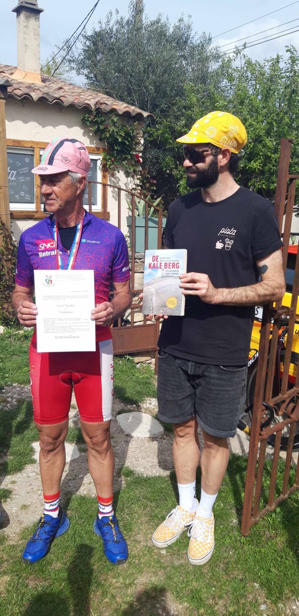 Ventouman met oorkonde en Jean-Sébastien van Pista met boek De kale berg.